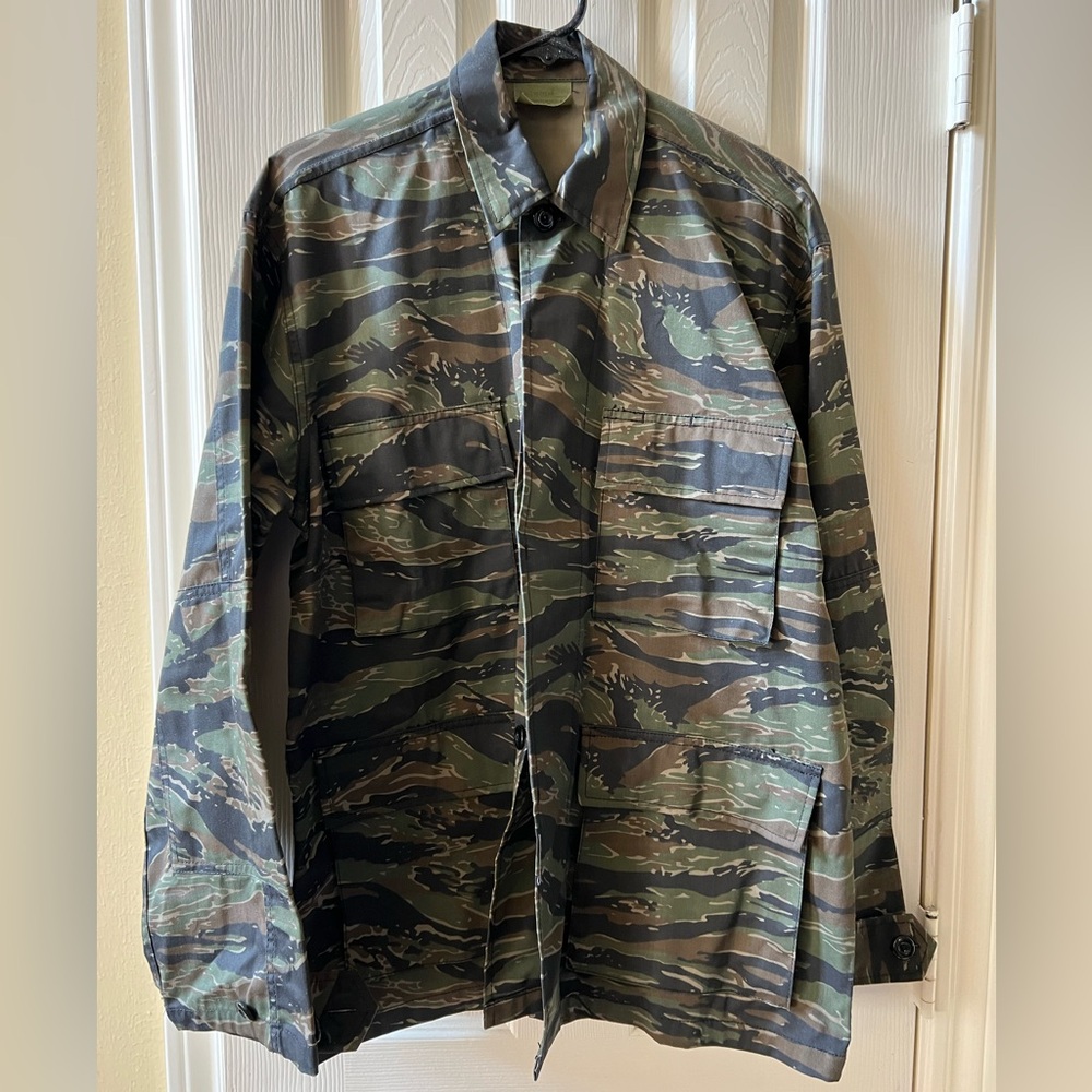 NWT Men’s Button Down Shirt | Camo